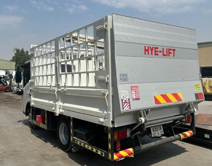 Cargo Body with Tail Lifts